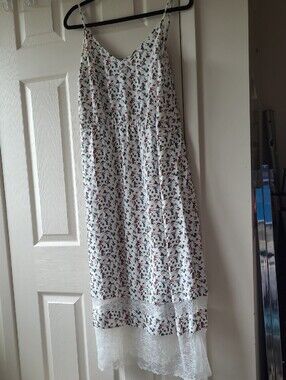 Aritzia Little Moon White Floral Lace-Trim Maxi Skirt